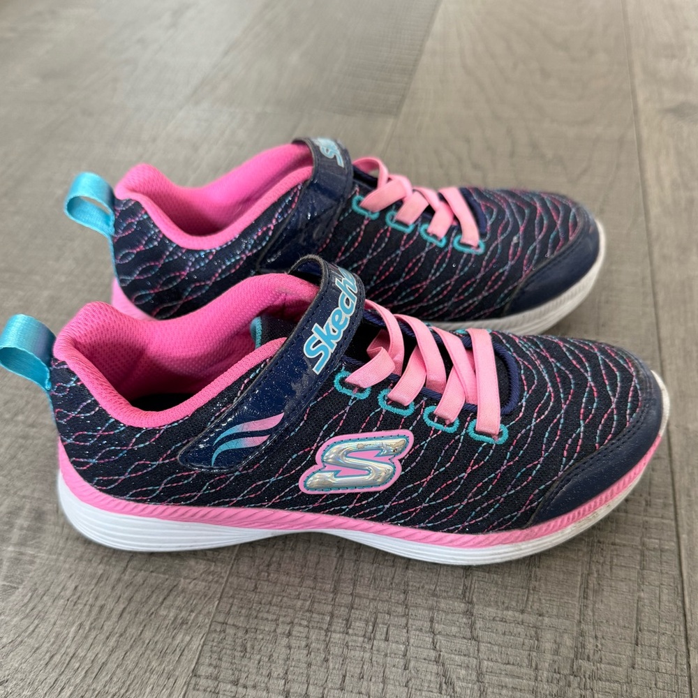 Sketchers Shoes